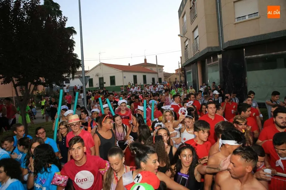 Foto 9 - Carbajosa estalla en fiestas con el chupinazo, el preg&oacute;n de Leopoldo Reguera y el desfile de pe&ntilde;as