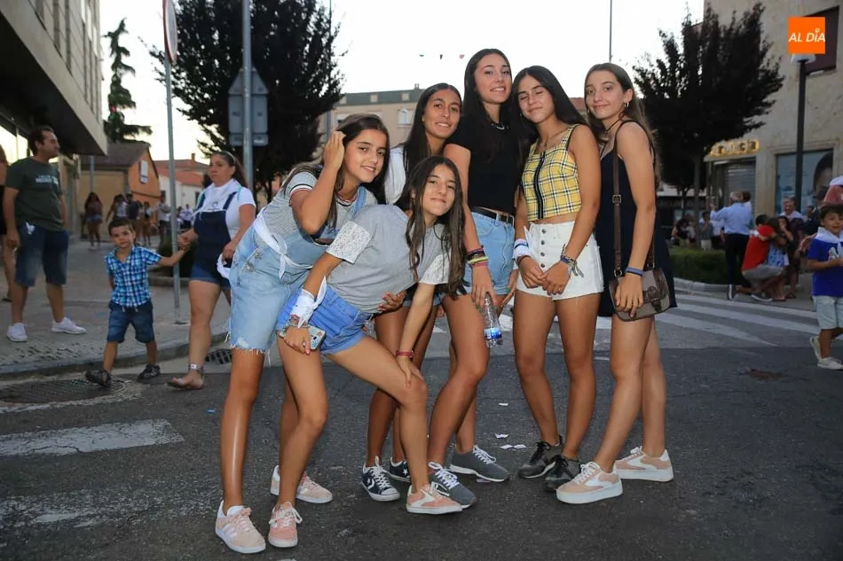 Foto 8 - Carbajosa estalla en fiestas con el chupinazo, el preg&oacute;n de Leopoldo Reguera y el desfile de pe&ntilde;as