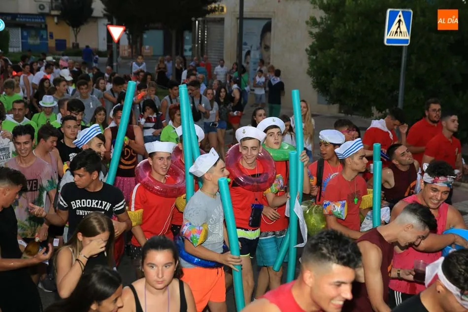 Foto 5 - Carbajosa estalla en fiestas con el chupinazo, el preg&oacute;n de Leopoldo Reguera y el desfile de pe&ntilde;as