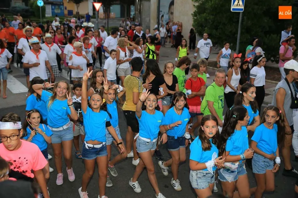 Foto 4 - Carbajosa estalla en fiestas con el chupinazo, el preg&oacute;n de Leopoldo Reguera y el desfile de pe&ntilde;as