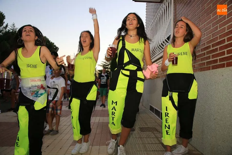 Foto 3 - Carbajosa estalla en fiestas con el chupinazo, el preg&oacute;n de Leopoldo Reguera y el desfile de pe&ntilde;as