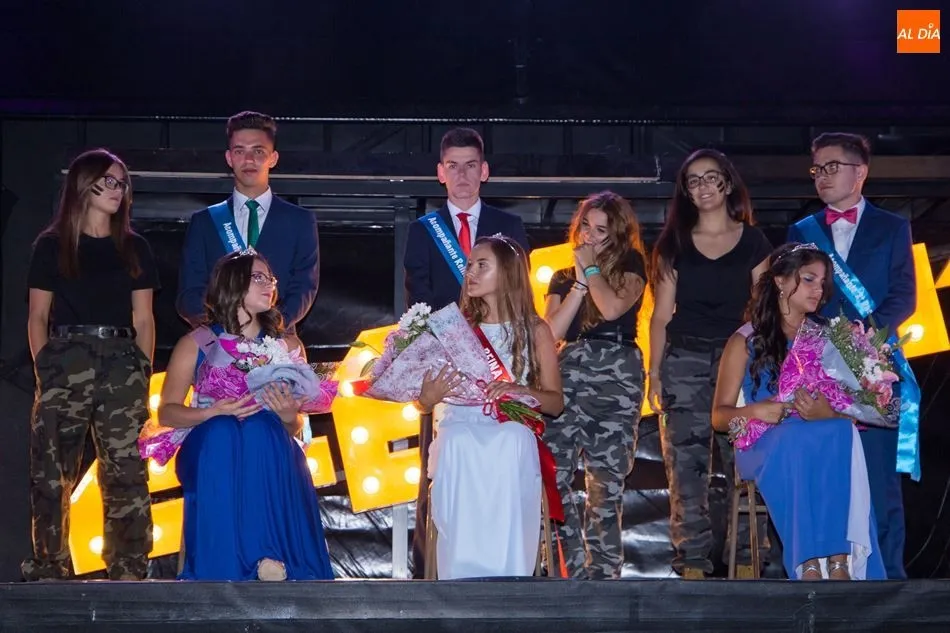 Corte de Honor de las fiestas en la proclamación