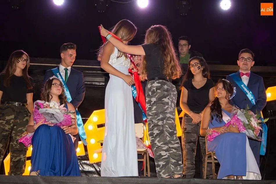 Foto 6 - Nerea Garc&iacute;a y V&iacute;ctor P&eacute;rez, proclamados reyes de las fiestas