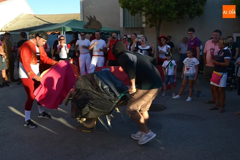 Foto 3 - Diversi&oacute;n, originalidad y un emotivo preg&oacute;n marcan el arranque de las fiestas en Aldeaseca
