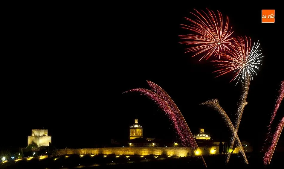 Panorámica de Ciudad Rodrigo durante el lanzamiento de los fuegos artificiales | Fotos Adrián Martín