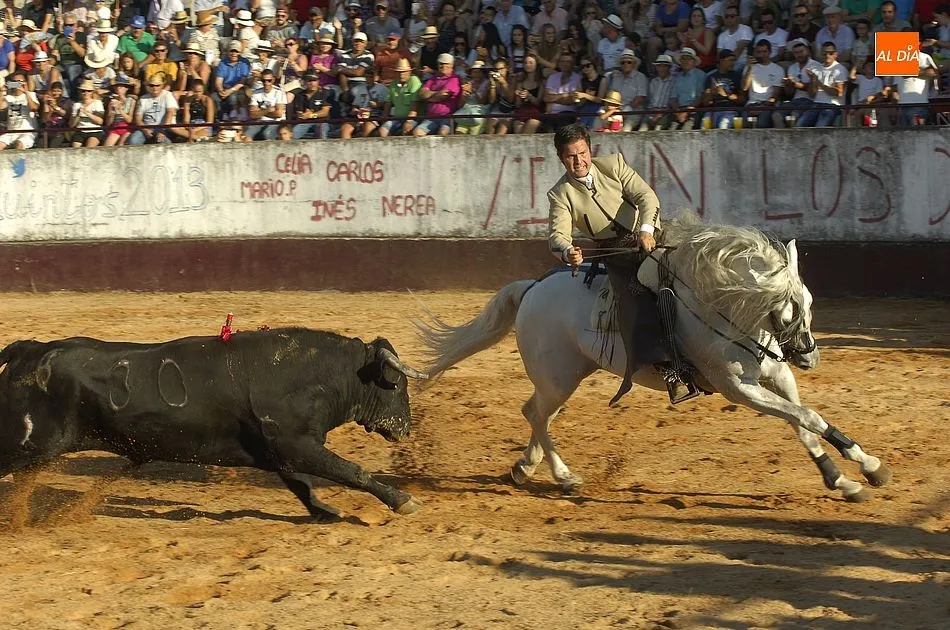 El espectáculo de rejones llenó la plaza de toros de Robleda/Fotos: Adrián Martín