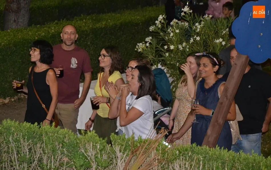 Foto 6 - Sr. Hyde refuerza la barbacoa de los fuegos artificiales del Parador, que agot&oacute; las plazas  