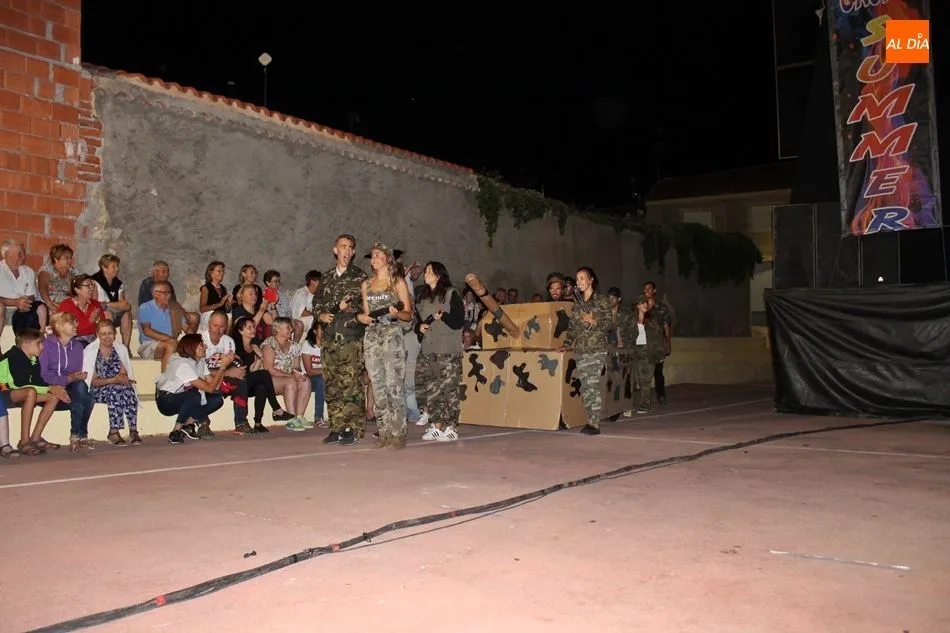 Foto 7 - Una singular tropa militar y los 13 globos infantiles, ganadores del concurso de disfraces de...