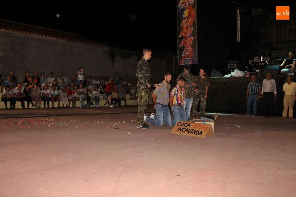 Foto 5 - Una singular tropa militar y los 13 globos infantiles, ganadores del concurso de disfraces de...