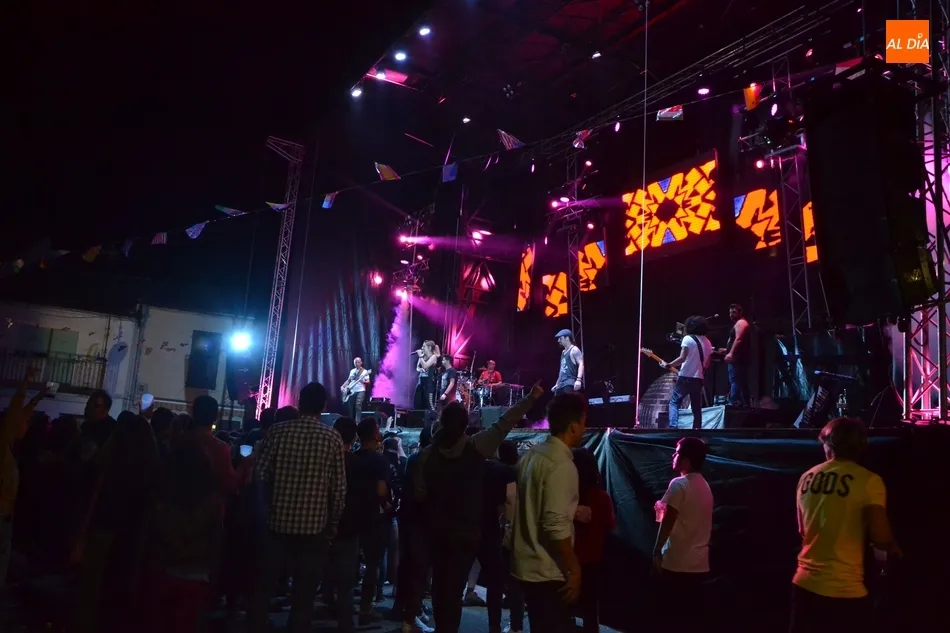 Foto 4 - SMS anima en Robleda la emblem&aacute;tica noche del 14 de agosto  