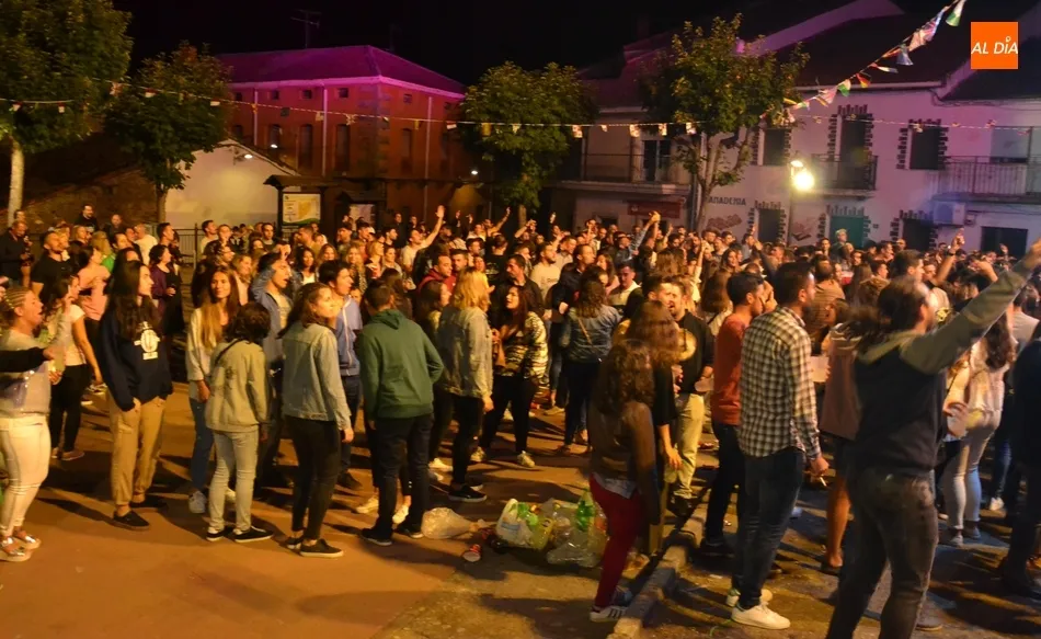 Foto 2 - SMS anima en Robleda la emblem&aacute;tica noche del 14 de agosto  