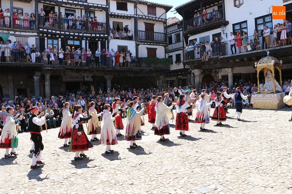 Los espectaculares bailes serranos protagonizaron la recta final de los homenajes en La Alberca