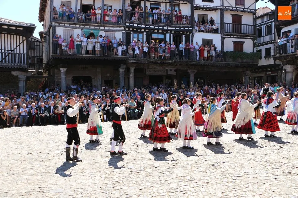 Foto 4 - Las calles vuelven a te&ntilde;irse de color en el Diagosto
