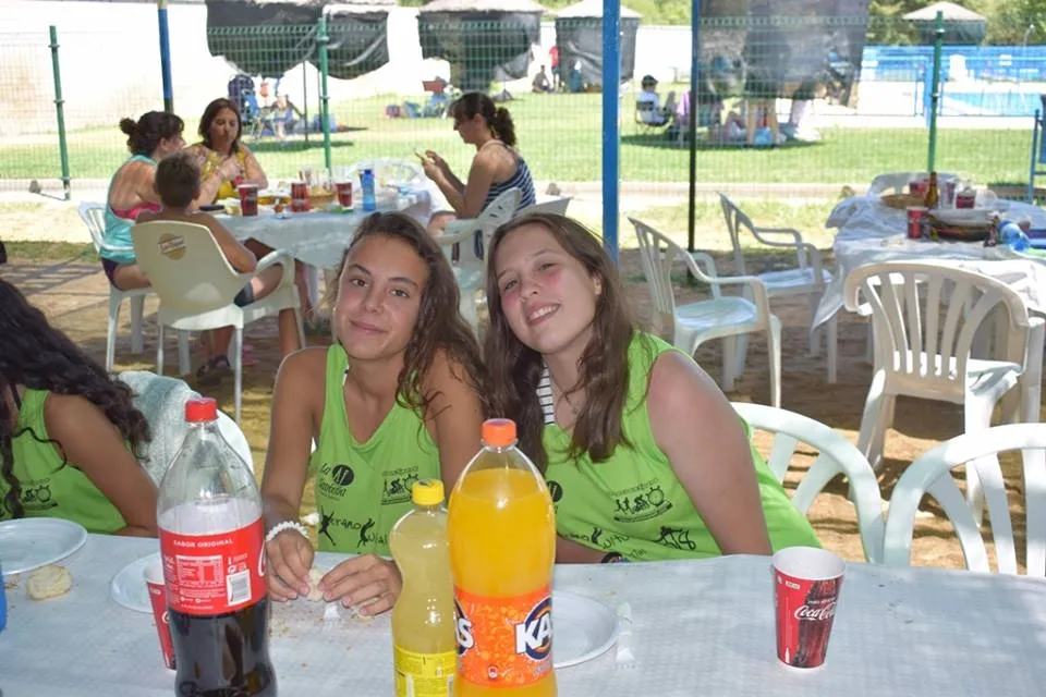 Foto 11 - Unos 180 ni&ntilde;os toman parte en los cl&aacute;sicos Juegos de las Piscinas de Sancti-Sp&iacute;ritus  