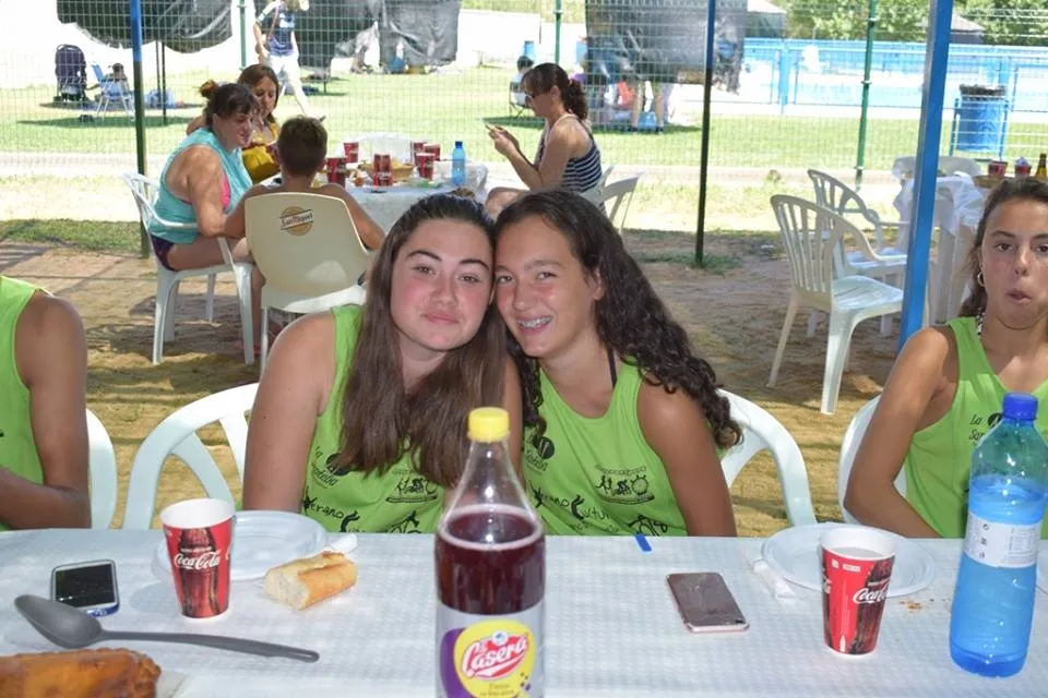 Foto 10 - Unos 180 ni&ntilde;os toman parte en los cl&aacute;sicos Juegos de las Piscinas de Sancti-Sp&iacute;ritus  