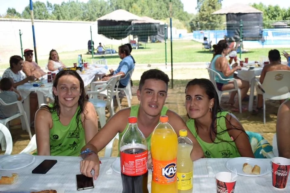 Foto 8 - Unos 180 ni&ntilde;os toman parte en los cl&aacute;sicos Juegos de las Piscinas de Sancti-Sp&iacute;ritus  