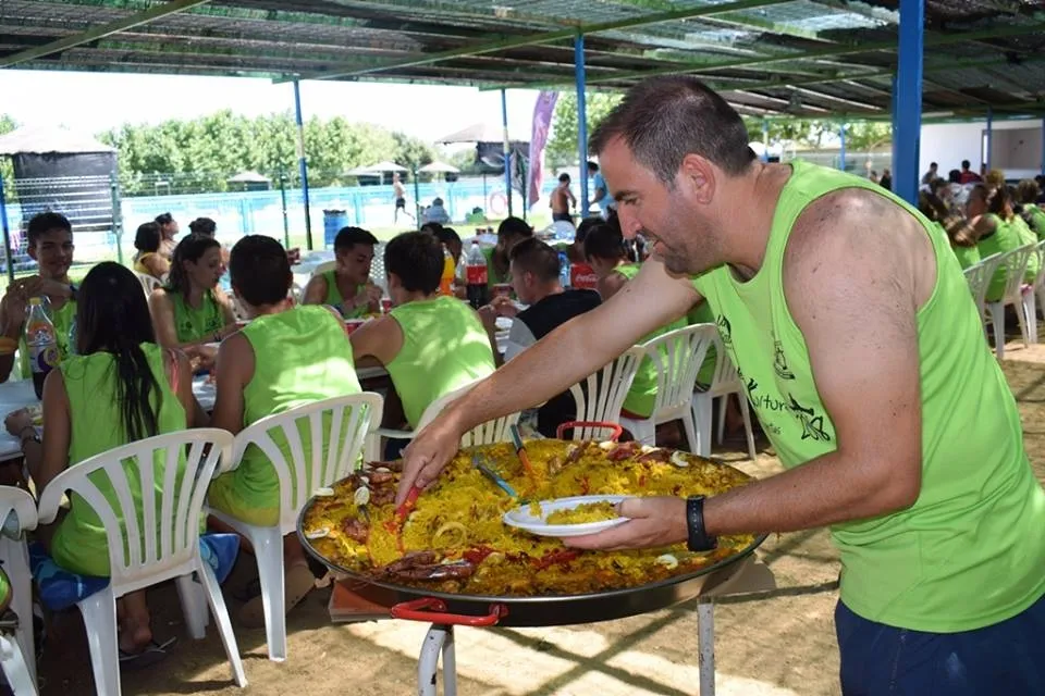 Foto 4 - Unos 180 ni&ntilde;os toman parte en los cl&aacute;sicos Juegos de las Piscinas de Sancti-Sp&iacute;ritus  