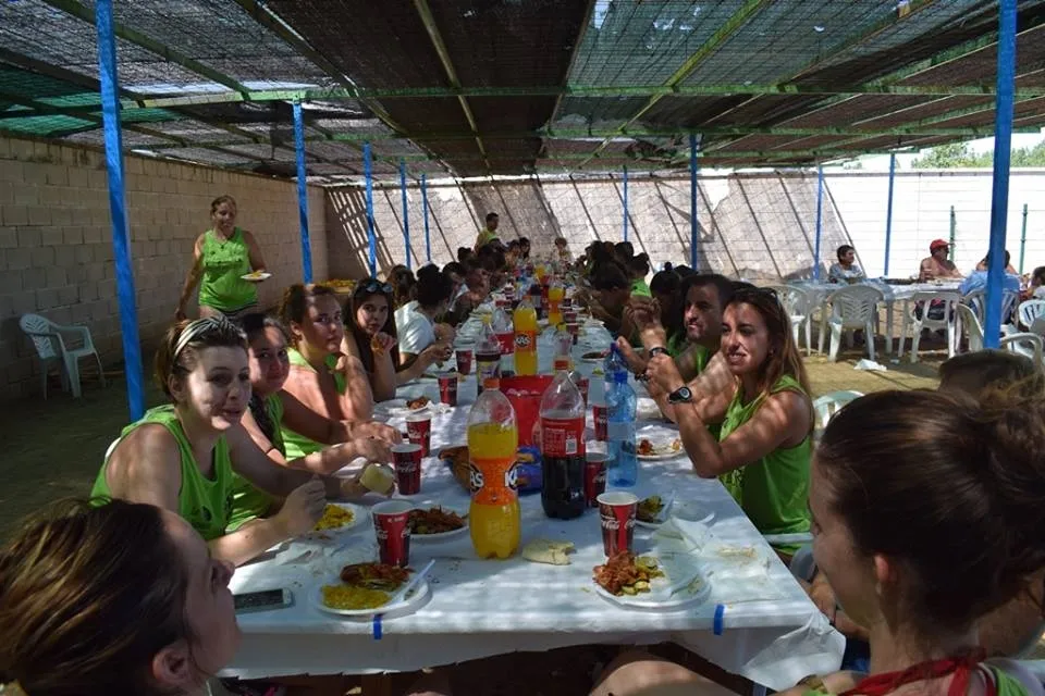 Foto 3 - Unos 180 ni&ntilde;os toman parte en los cl&aacute;sicos Juegos de las Piscinas de Sancti-Sp&iacute;ritus  
