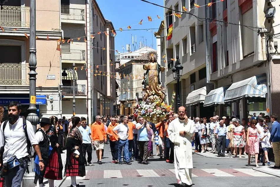 Foto 9 - Sentido homenaje a la Virgen de la Asunci&oacute;n en Guijuelo
