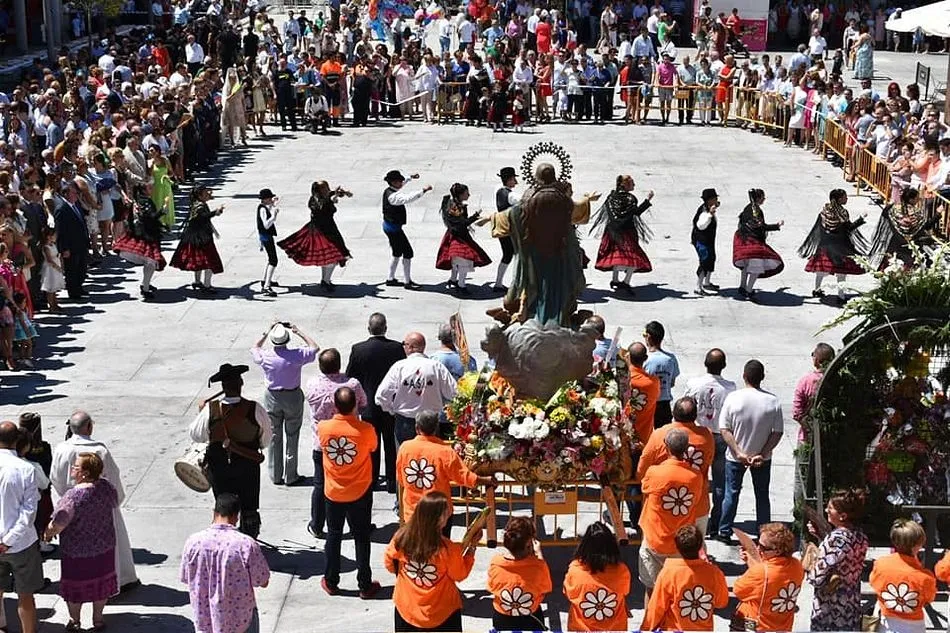 Foto 8 - Sentido homenaje a la Virgen de la Asunci&oacute;n en Guijuelo