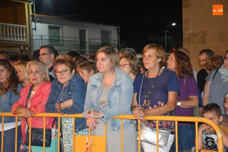 Foto 7 - Valdelosa da inicio a sus fiestas con el desfile de pe&ntilde;as