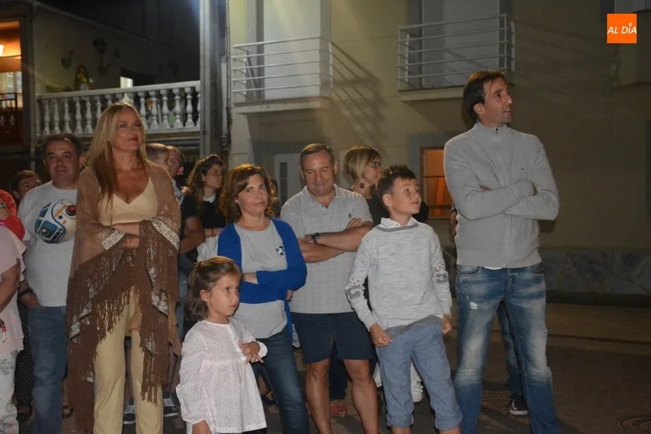 Foto 5 - Valdelosa da inicio a sus fiestas con el desfile de pe&ntilde;as