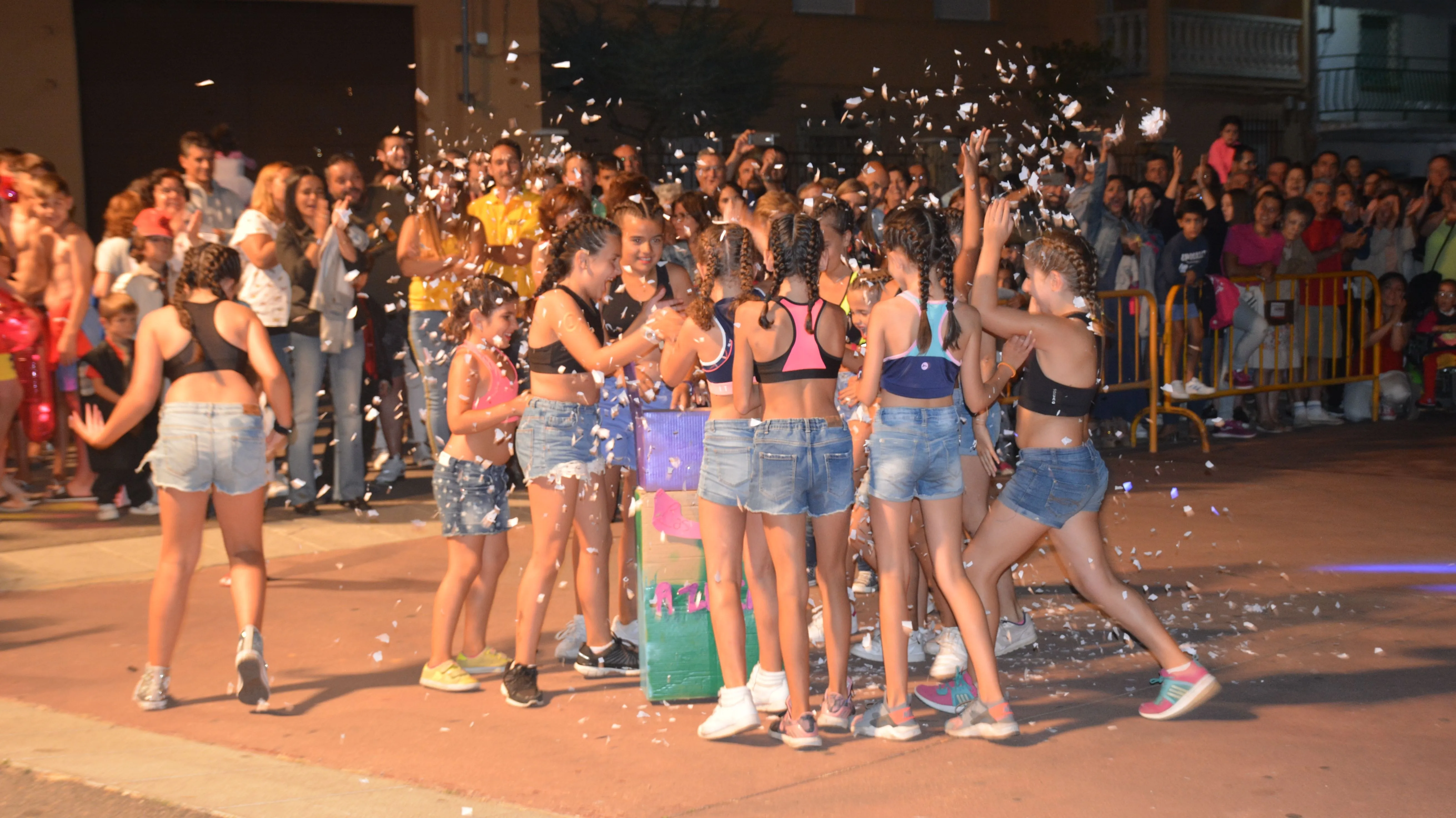 Las guerreras, ganadoras del desfile de peñas/ Foto: Lydia González