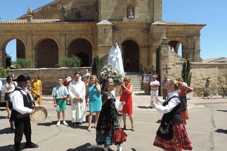 Foto 6 - Aldearrubia honra a la Virgen de la Asunci&oacute;n en el &uacute;ltimo d&iacute;a de sus fiestas