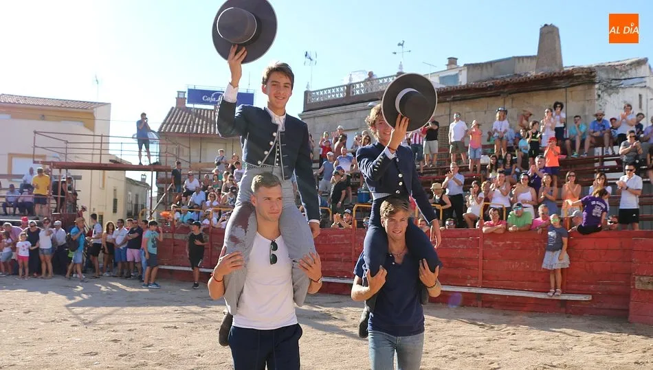 Esteban y Manuel Tabernero demostraron técnica y ganas de ser toreros en su tierra / CORRAL