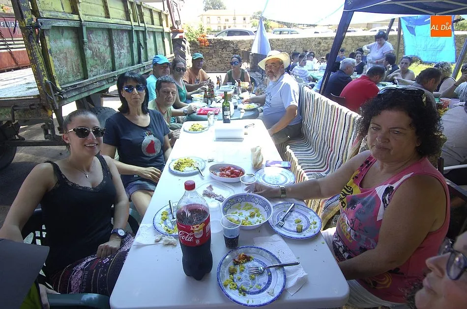 Foto 5 - Casillas de Flores concluye sus fiestas saboreando paella de la mano de la Asociaci&oacute;n de Cazadores ...