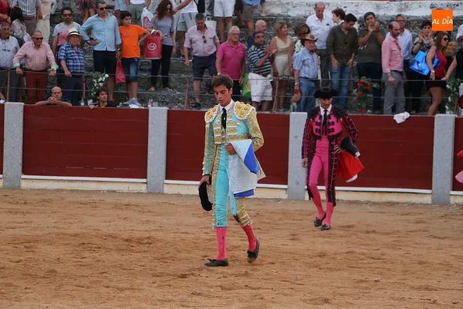Foto 11 - &Aacute;lvaro Lorenzo sale a hombros en la primera cita taurina de Guijuelo