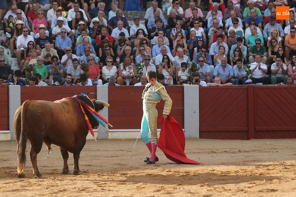 Foto 10 - &Aacute;lvaro Lorenzo sale a hombros en la primera cita taurina de Guijuelo