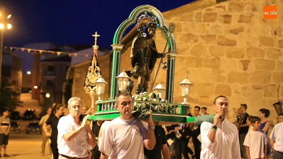 Novena y procesión de San Roque en la víspera del día grande de las fiestas. Foto: Alberto Martín