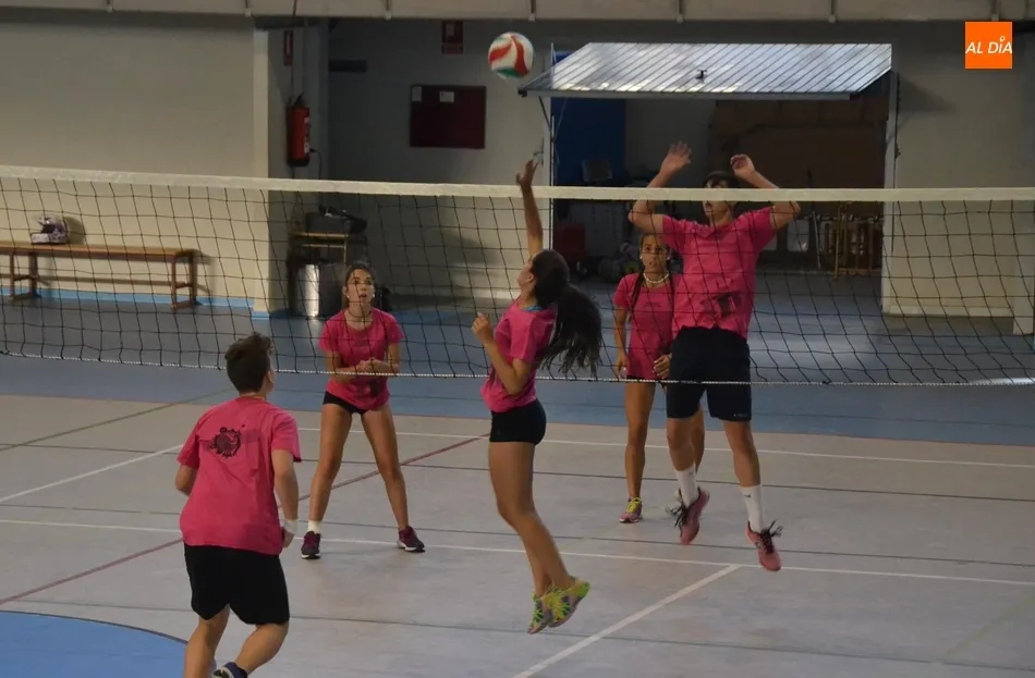 Foto 9 - Team Play se adjudica el novedoso Torneo de Voleibol Mixto  