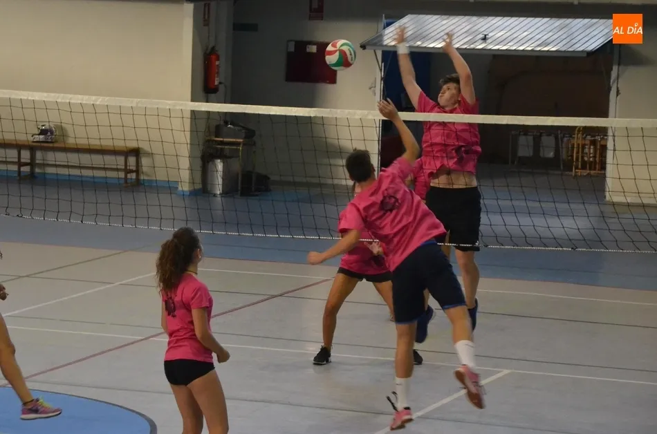 Foto 4 - Team Play se adjudica el novedoso Torneo de Voleibol Mixto  