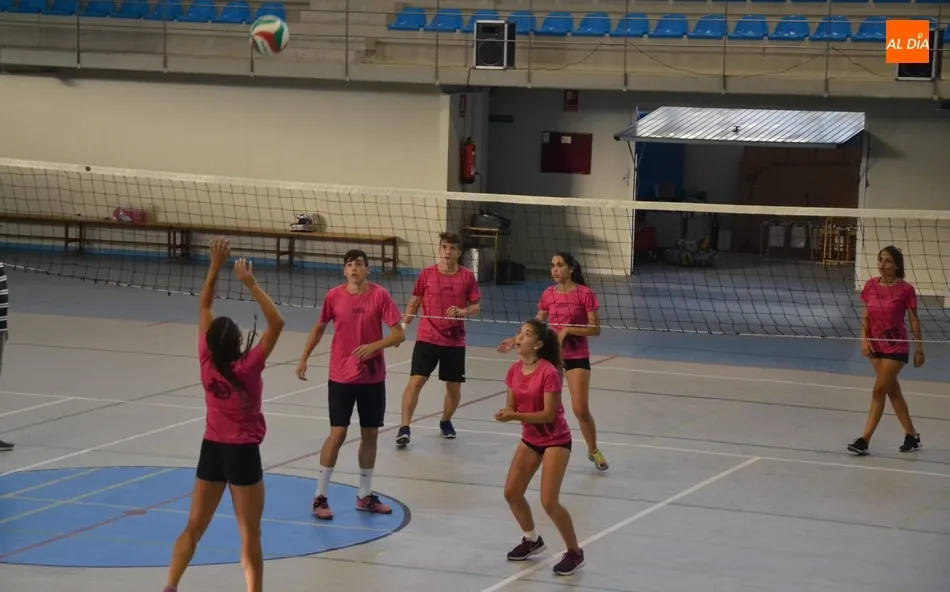 Foto 5 - Team Play se adjudica el novedoso Torneo de Voleibol Mixto  