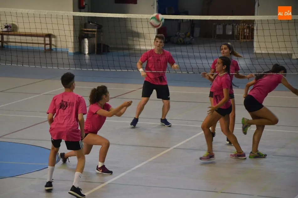 Foto 7 - Team Play se adjudica el novedoso Torneo de Voleibol Mixto  