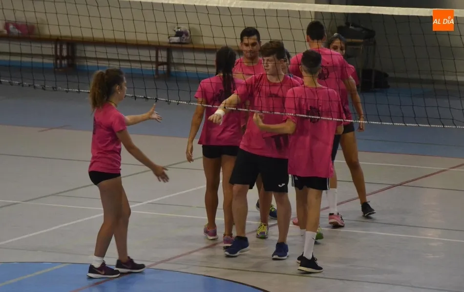 Foto 3 - Team Play se adjudica el novedoso Torneo de Voleibol Mixto  