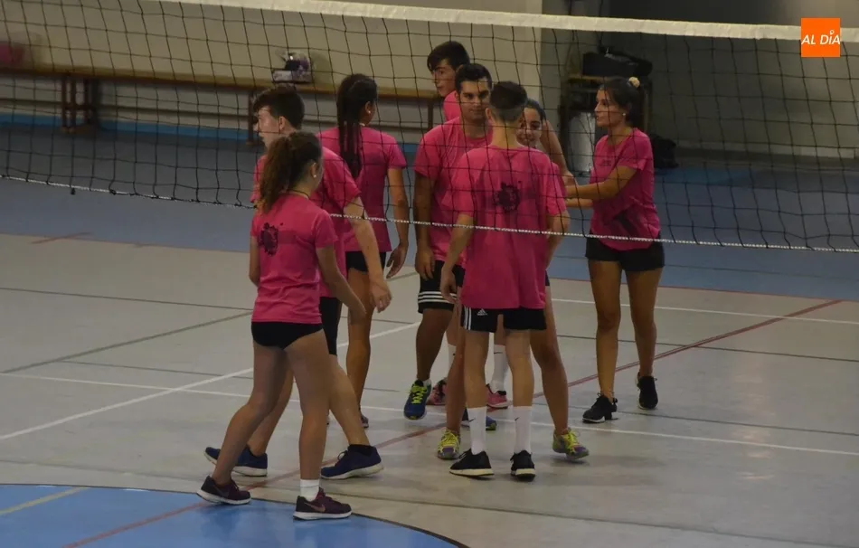 Foto 2 - Team Play se adjudica el novedoso Torneo de Voleibol Mixto  