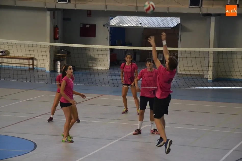 Foto 11 - Team Play se adjudica el novedoso Torneo de Voleibol Mixto  