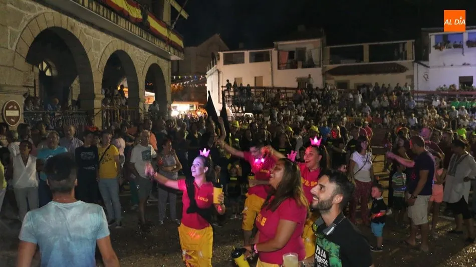 Foto 7 - Las pe&ntilde;as animan el pistoletazo de salida a las fiestas de San Roque en Villarino