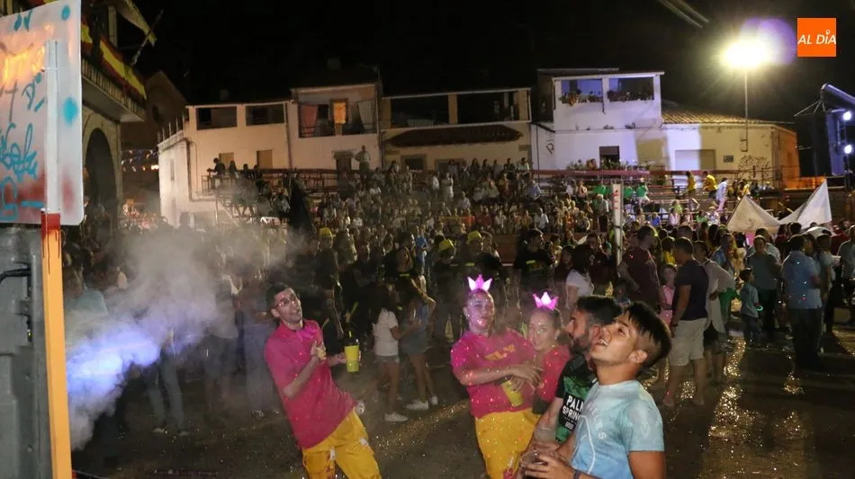Foto 6 - Las pe&ntilde;as animan el pistoletazo de salida a las fiestas de San Roque en Villarino