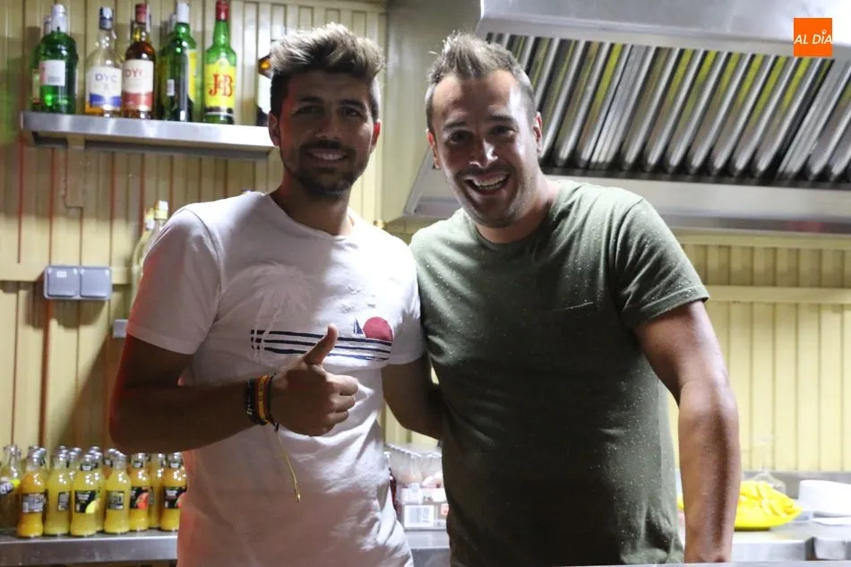 Foto 4 - Las pe&ntilde;as animan el pistoletazo de salida a las fiestas de San Roque en Villarino