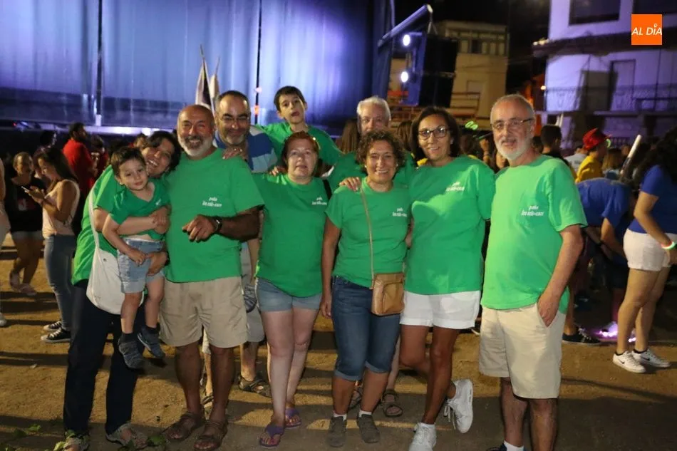 Foto 2 - Las pe&ntilde;as animan el pistoletazo de salida a las fiestas de San Roque en Villarino