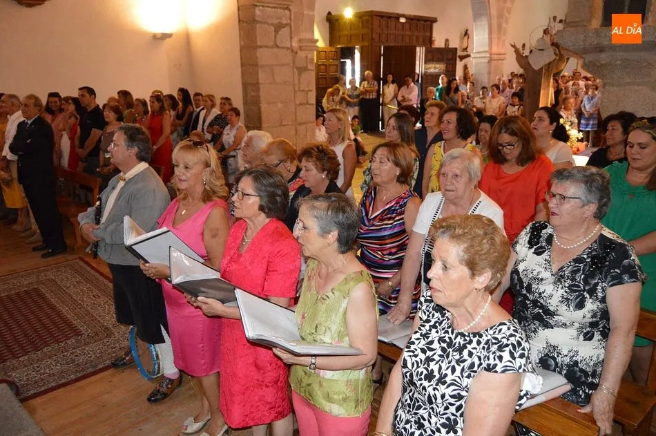 Foto 8 - Sentido homenaje a la Virgen de la Asunci&oacute;n