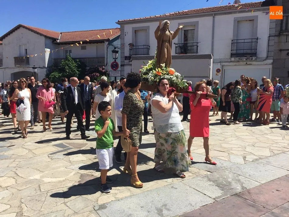 Foto 4 - Sentido homenaje a la Virgen de la Asunci&oacute;n