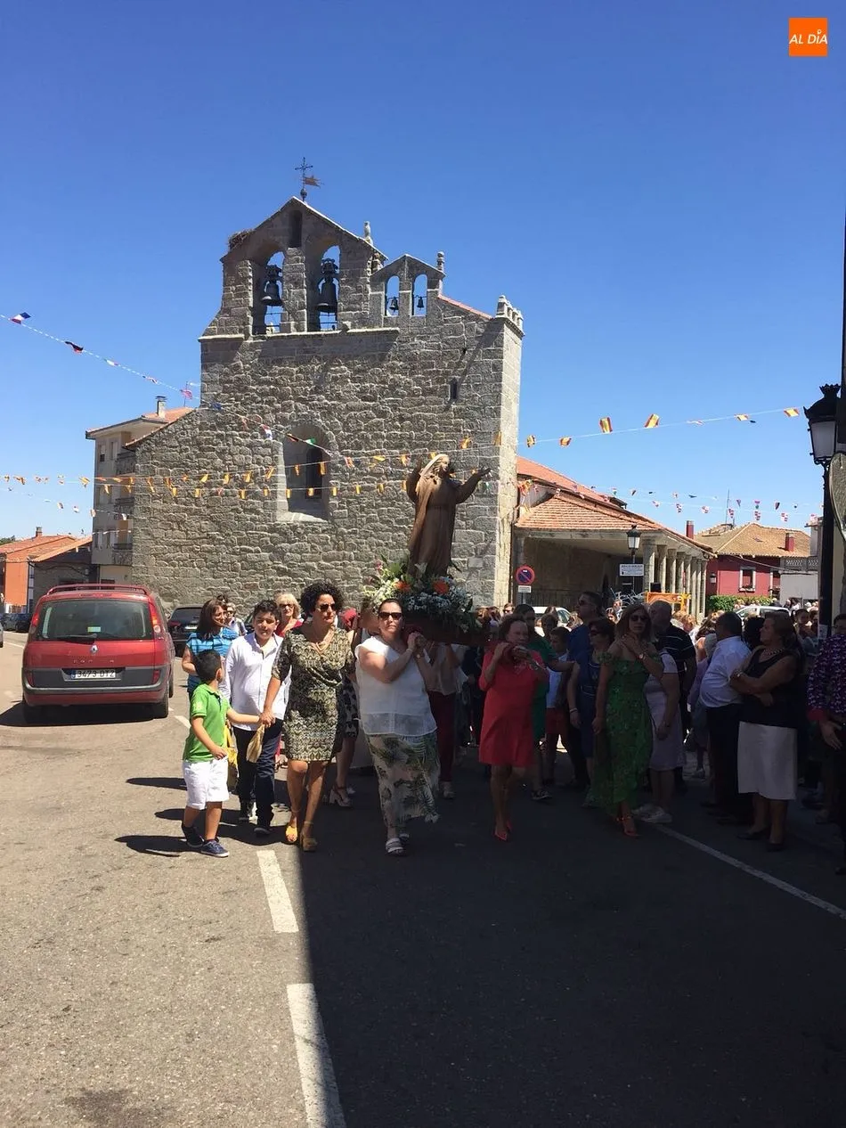 Foto 3 - Sentido homenaje a la Virgen de la Asunci&oacute;n
