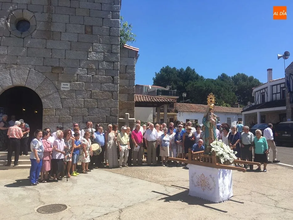 Foto 3 - Tiempo de devoci&oacute;n a Nuestra Se&ntilde;ora del Rosario