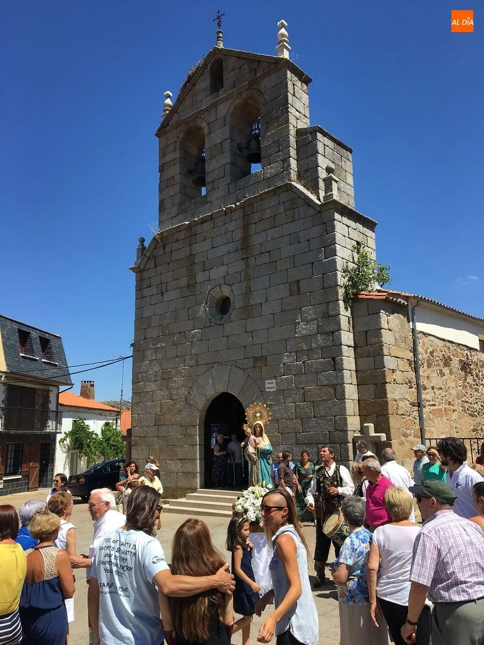 Foto 2 - Tiempo de devoci&oacute;n a Nuestra Se&ntilde;ora del Rosario