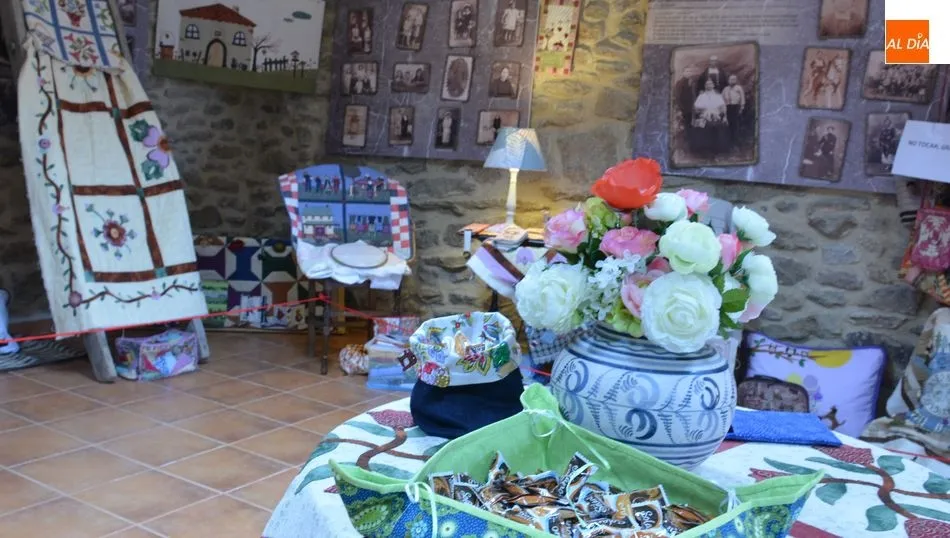 Foto 6 - Amplia acogida a la exposici&oacute;n de trabajos de patchwork en La Redonda